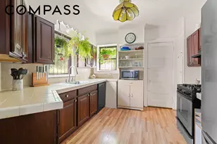 29 Chester Ct, New York City, NY 11225 - Photo 4