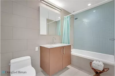 21-45 44th Drive #4I, New York City, NY 11101 - Photo 6