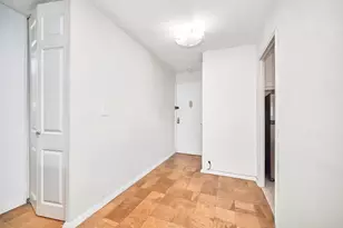 220 E 57th St, New York City, NY 10022 - Photo 12