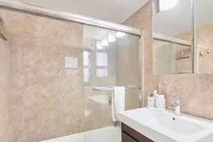 220 E 57th St, New York City, NY 10022 - Photo 16