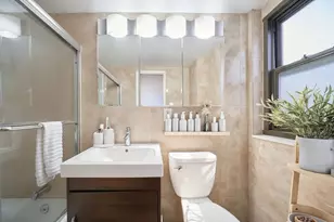 220 E 57th St, New York City, NY 10022 - Photo 4