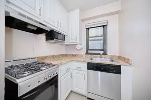 220 E 57th St, New York City, NY 10022 - Photo 14