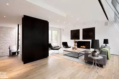 28 W 38th Street #PHW, New York City, NY 10018 - Photo 1
