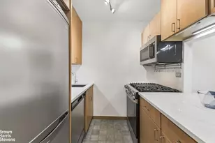 201 E 37th St, New York City, NY 10016 - Photo 8