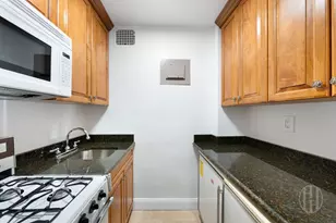 225 E 36th St, New York City, NY 10016 - Photo 6