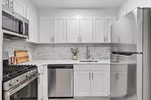 308 E 38th St, New York City, NY 10016 - Photo 2