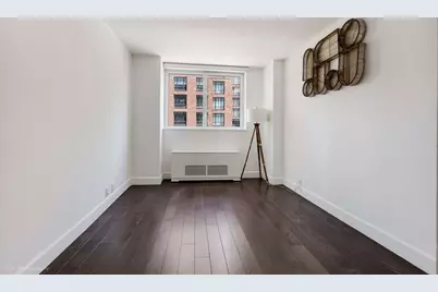 200 E 94th Street, New York City, NY 10128 - Photo 8