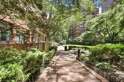 200 E 94th Street, New York City, NY 10128 - Photo 12