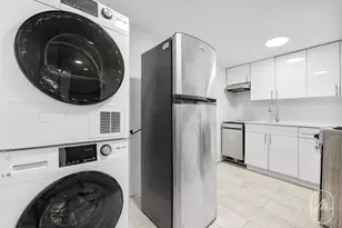 313 W 29th St, New York City, NY 10001 - Photo 6