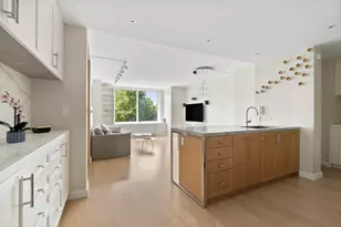212 Warren St, New York City, NY 10282 - Photo 2