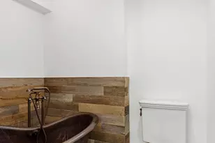165 Christopher St, New York City, NY 10014 - Photo 8
