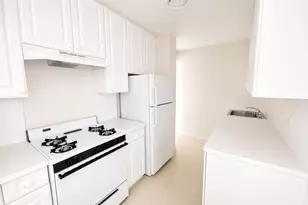 370 Ocean Pkwy, New York City, NY 11218 - Photo 4