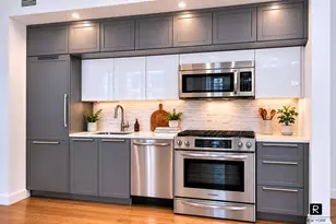 432 W 52nd St, New York City, NY 10019 - Photo 2