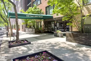 220 E 67th St, New York City, NY 10021 - Photo 12
