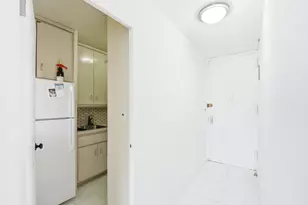 300 E 33rd St, New York City, NY 10016 - Photo 10