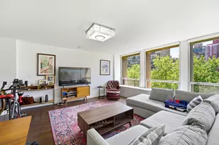 300 E 33rd St, New York City, NY 10016 - Photo 2
