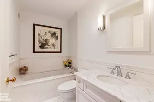 200 E 61st St, New York City, NY 10065 - Photo 10