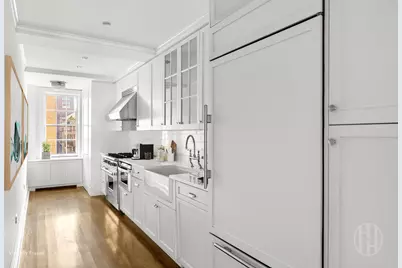 28 E 10th Street #10B, New York City, NY 10003 - Photo 4