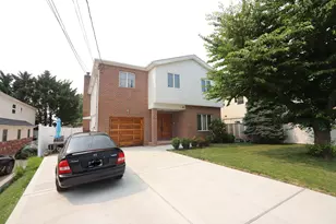 735 Woodrow Rd, New York City, NY 10312 - Photo 14