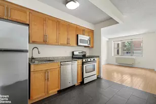 516 W 47th St, New York City, NY 10036 - Photo 4