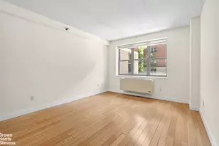 516 W 47th St, New York City, NY 10036 - Photo 2