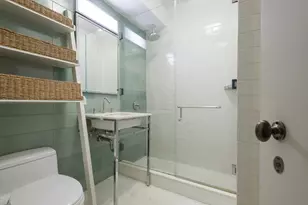 211 E 51st St, New York, NY 10022 - Photo 4