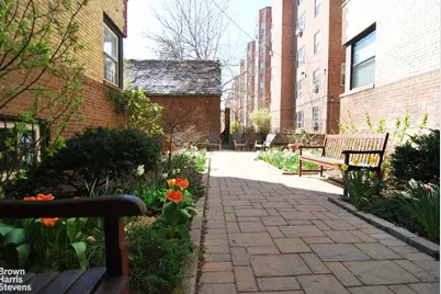 85-10 34th Avenue #421, New York City, NY 11372 - Photo 10