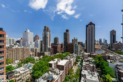 200 E 61st Street #18DE, New York City, NY 10065 - Photo 18