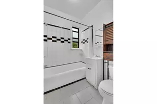 918 E 14th St, New York City, NY 11230 - Photo 6