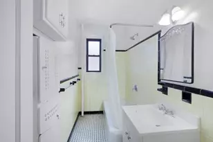 687 W 204th St, New York City, NY 10034 - Photo 8