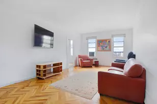 687 W 204th St, New York City, NY 10034 - Photo 2