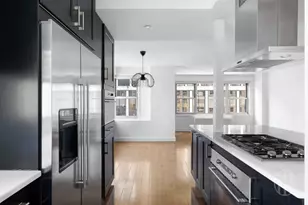 77 W 55th St, New York City, NY 10019 - Photo 12