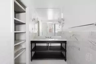 77 W 55th St, New York City, NY 10019 - Photo 8