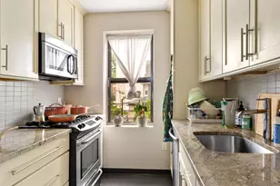 125 Hawthorne St, New York City, NY 11225 - Photo 6