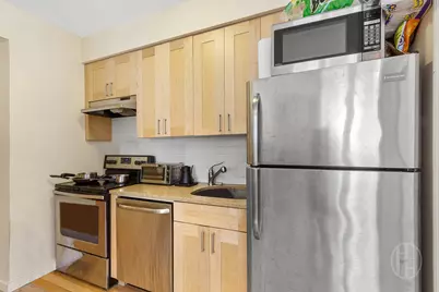 200 E 35th Street, New York, NY 10016 - Photo 2
