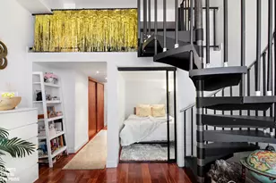 310 E 46th St, New York City, NY 10017 - Photo 2