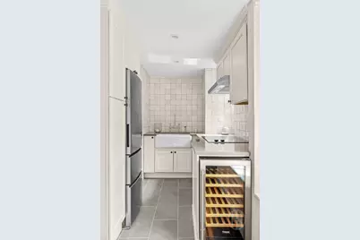 320 E 42nd Street #718, New York City, NY 10017 - Photo 4