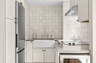 320 E 42nd St, New York City, NY 10017 - Photo 4