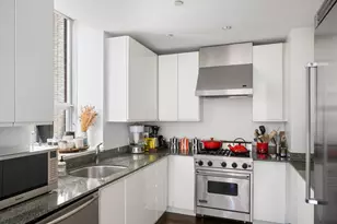 201 W 17th St, New York, NY 10011 - Photo 4