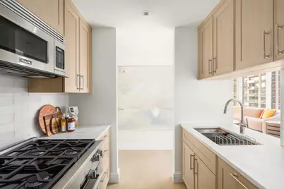 400 E 84th Street #5C, New York, NY 10028 - Photo 4