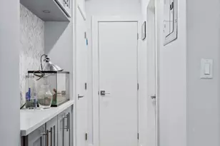 209 E 56th St, New York City, NY 10022 - Photo 8