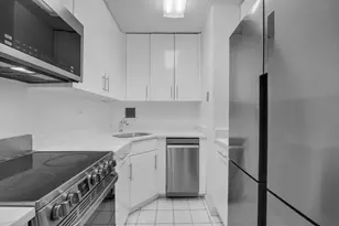 330 E 38th St, New York City, NY 10016 - Photo 2