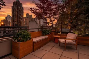 310 W 52nd St, New York City, NY 10019 - Photo 14