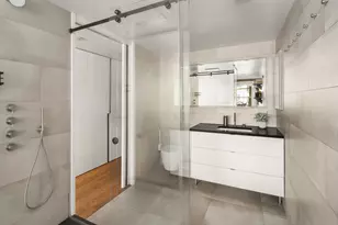 310 E 51st St, New York City, NY 10022 - Photo 18