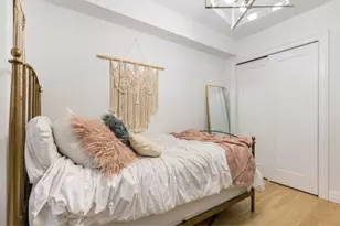 321 E 43rd St, New York City, NY 10017 - Photo 18