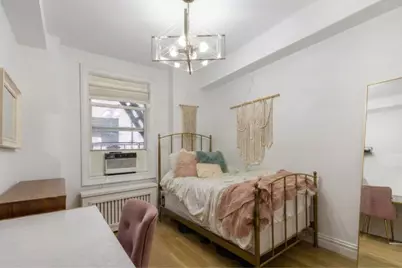321 E 43rd Street #905, New York City, NY 10017 - Photo 16