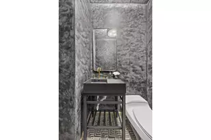 200 E 69th St, New York City, NY 10021 - Photo 4