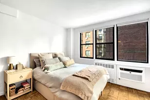 241 E 76th St, New York City, NY 10021 - Photo 2
