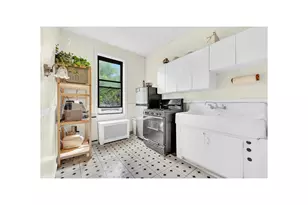 302 Windsor Pl, New York City, NY 11218 - Photo 6