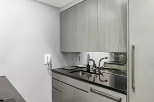 58 W 58th St, New York, NY 10019 - Photo 8